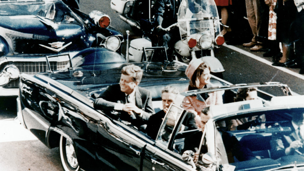 JFK et Jackie Kennedy, le 22 novembre 1963 à Dallas. Walt Cisco, Dallas Morning News JFK et Jackie Kennedy, le 22 novembre 1963 à Dallas. Walt Cisco, Dallas Morning News
