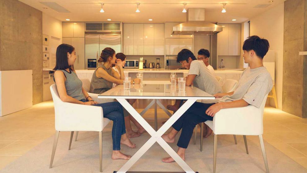 terracehouse-netflix-boysandgirlinthecity-screen-990x557