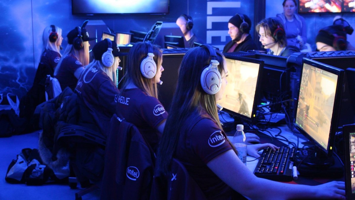 women_esports_2016-e1467826077896 women_esports_2016-e1467826077896