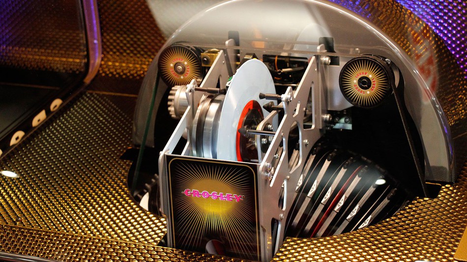 crosley-vinyl-juke-box-2