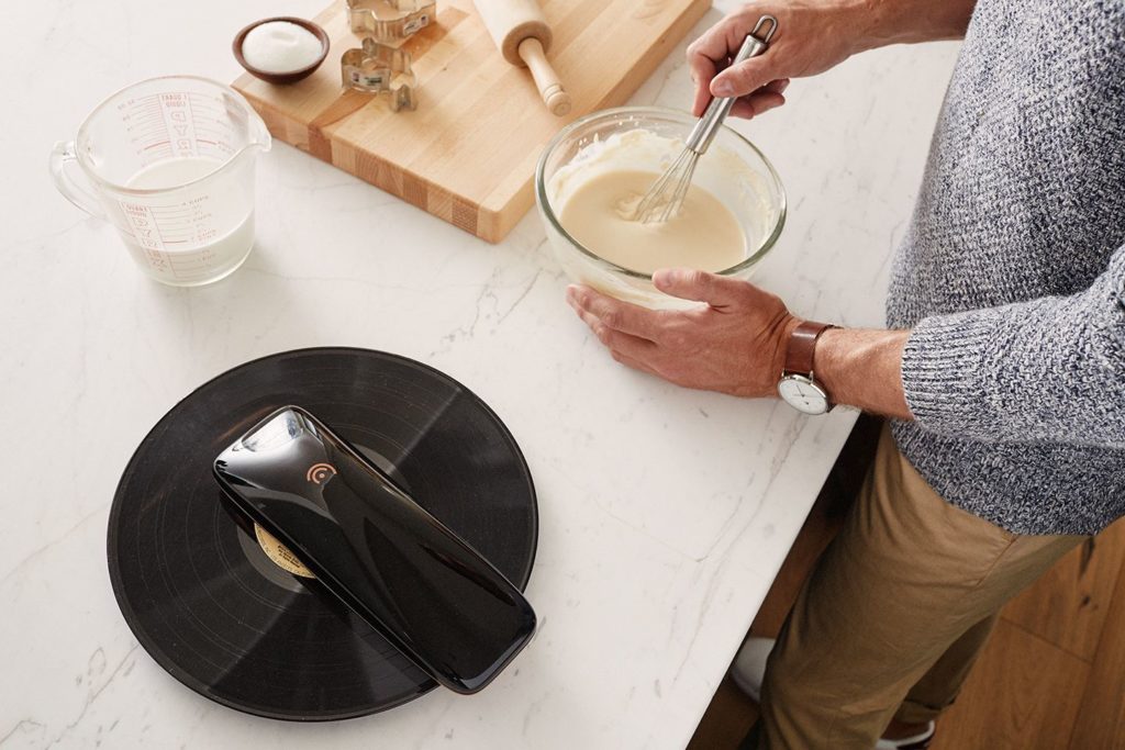 love_turntable_revolutionary_smartphone_controlled_turntable_crowdfunding_agency2-0_gallery_b-compressor love_turntable_revolutionary_smartphone_controlled_turntable_crowdfunding_agency2-0_gallery_b-compressor