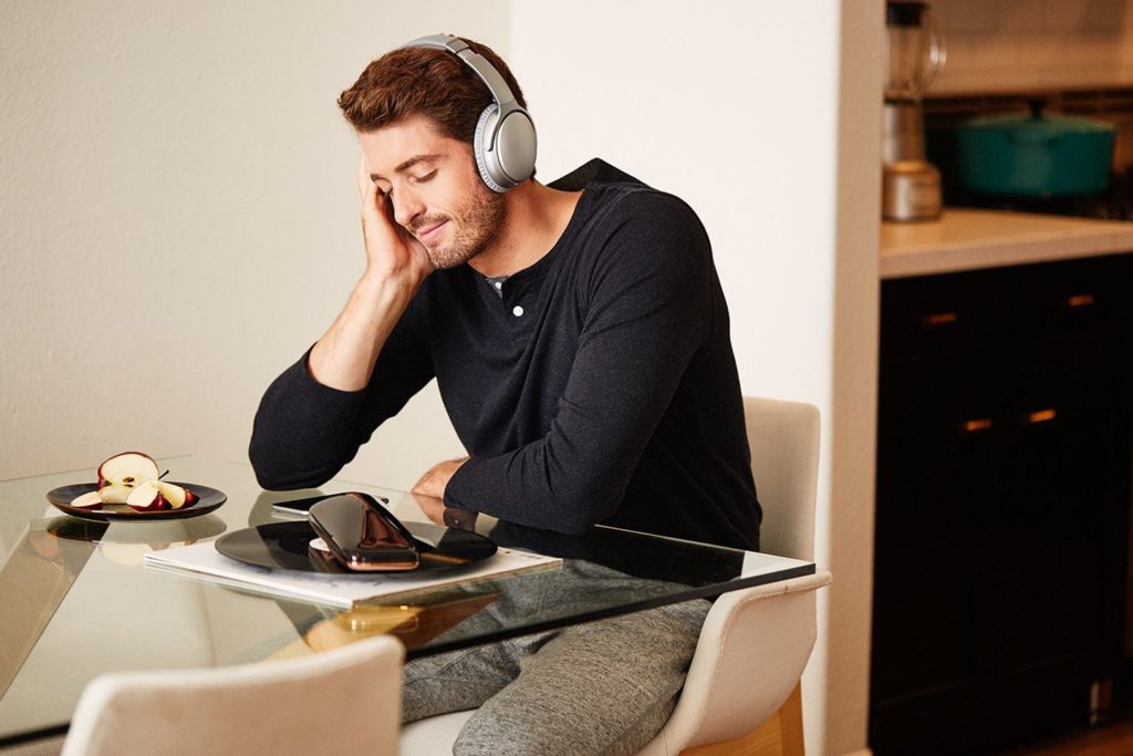 love_turntable_revolutionary_smartphone_controlled_turntable_crowdfunding_agency2-0_galleryd-compressor love_turntable_revolutionary_smartphone_controlled_turntable_crowdfunding_agency2-0_galleryd-compressor