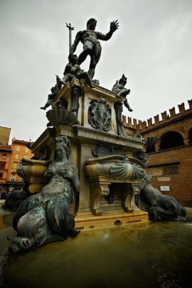 neptune-statue-fontaine neptune-statue-fontaine
