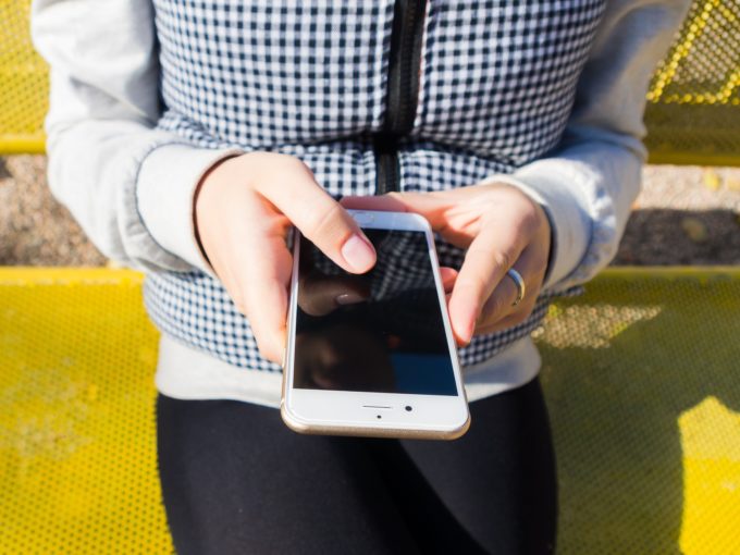 smartphone-doigt smartphone-doigt