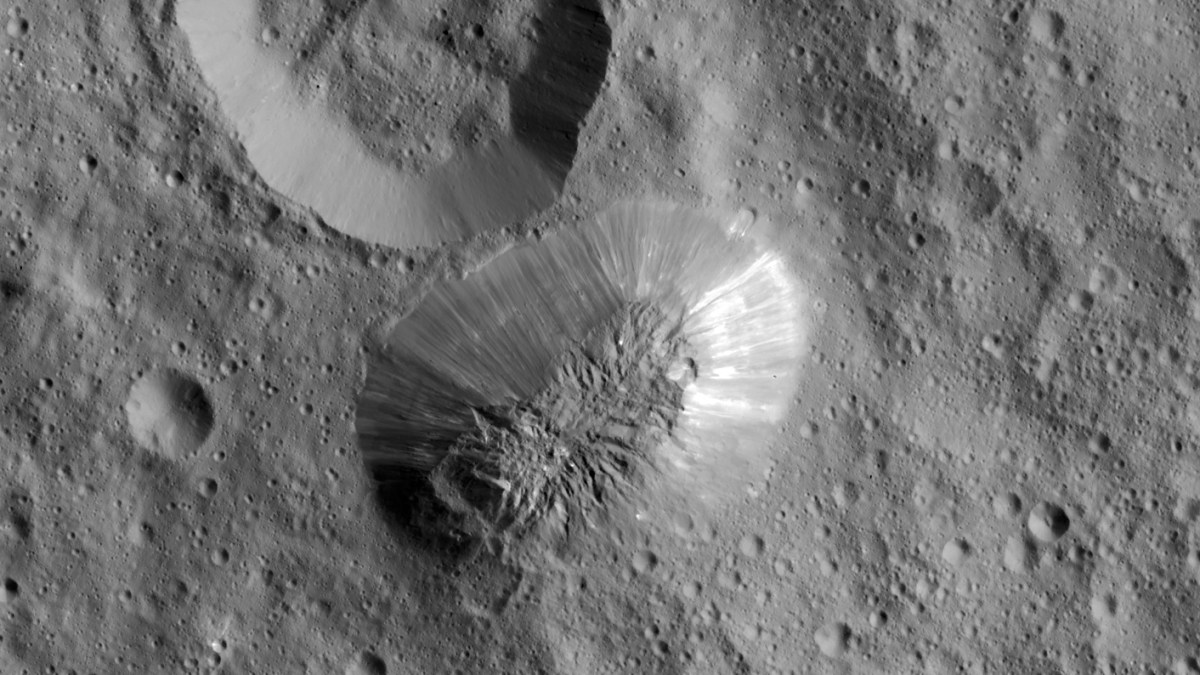 pia20348_crop_-_ceres_ahuna_mons_top_view pia20348_crop_-_ceres_ahuna_mons_top_view