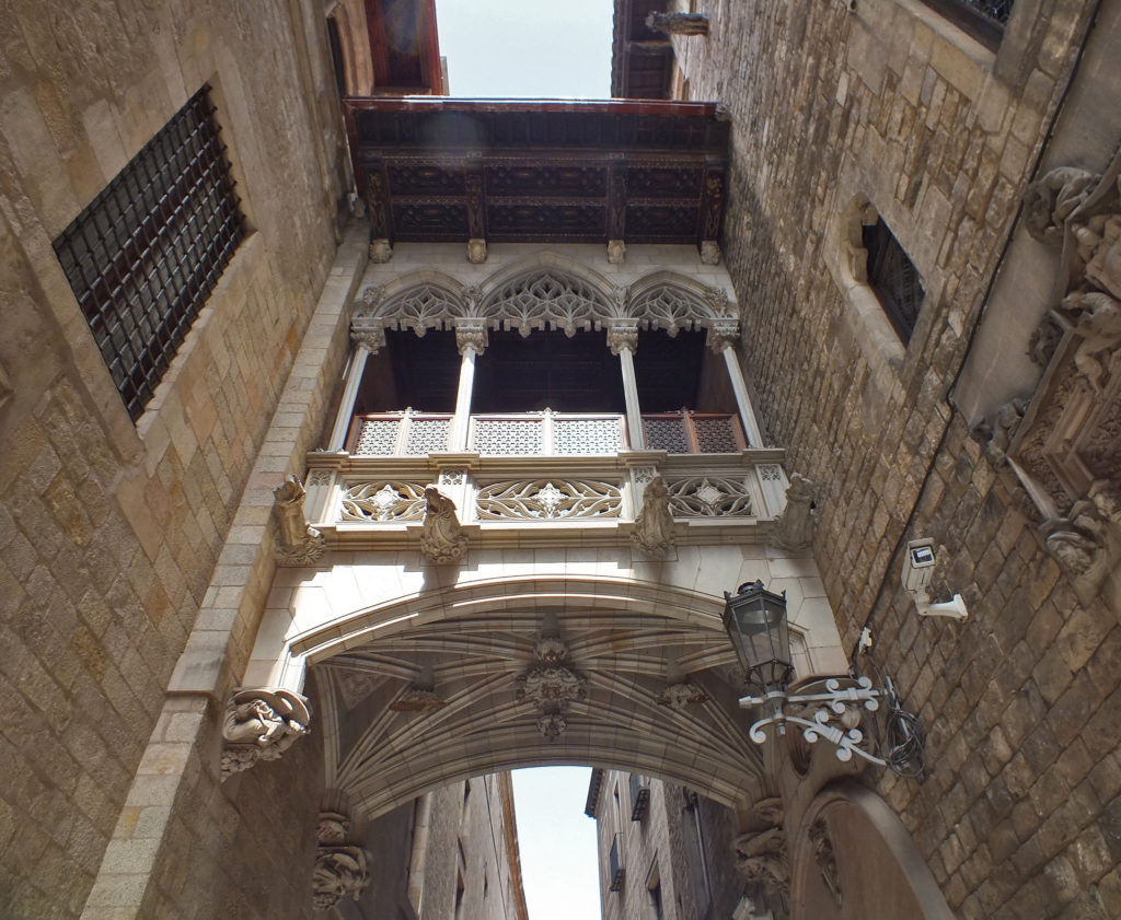 Le Barri Gotic dans toute sa splendeur architecturale, CC Amaianos Le Barri Gotic dans toute sa splendeur architecturale, CC Amaianos