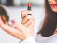 Nous allons pouvoir tester du maquillage .... sur YouTube. // Source : Pexels/CC0