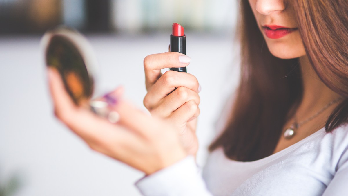 Nous allons pouvoir tester du maquillage .... sur YouTube. // Source : Pexels/CC0 Nous allons pouvoir tester du maquillage .... sur YouTube. // Source : Pexels/CC0