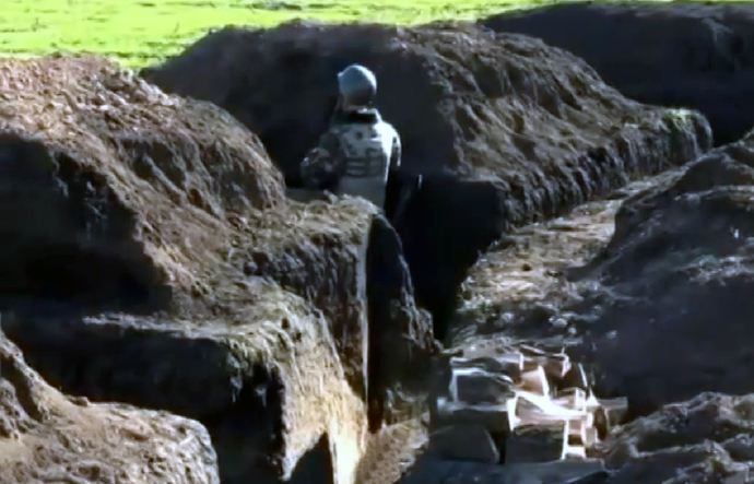 Tranchée ukrainienne dans le Donbass, (télévision locale, 2014)