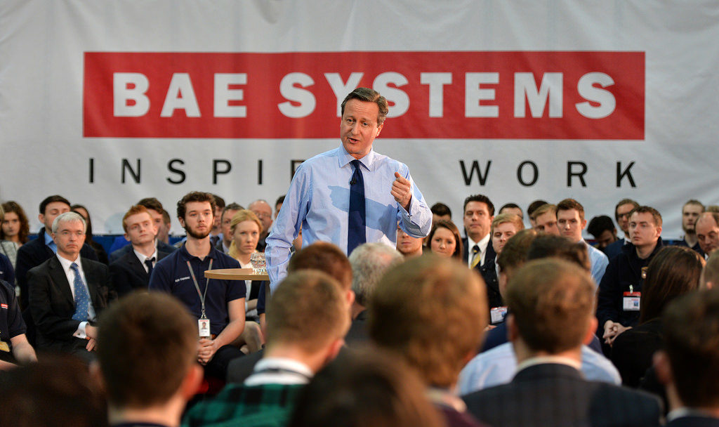 L'ancien Premier Ministre David Cameron auprès de BAE Systems, 2015
(Downing Street)