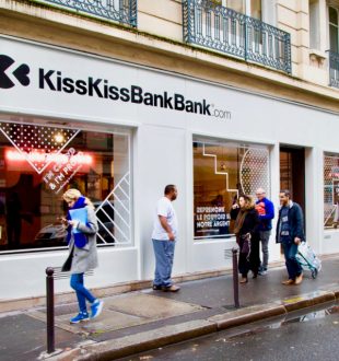 kisskissbankbank-storefront-paris-1 kisskissbankbank-storefront-paris-1