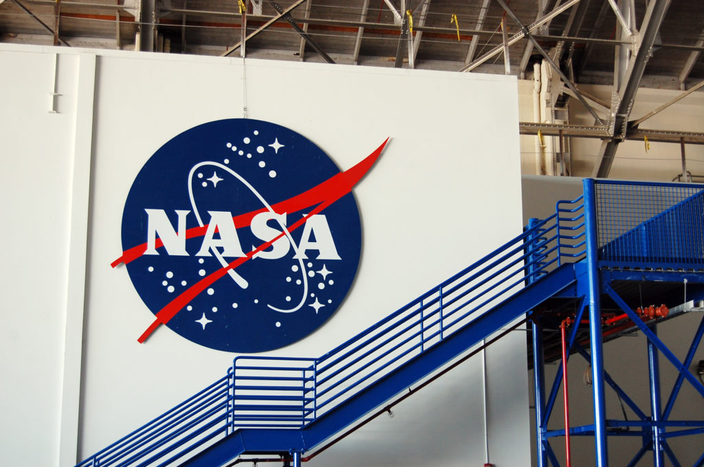 Un hangar de la Nasa. // Source : Todd Lappin