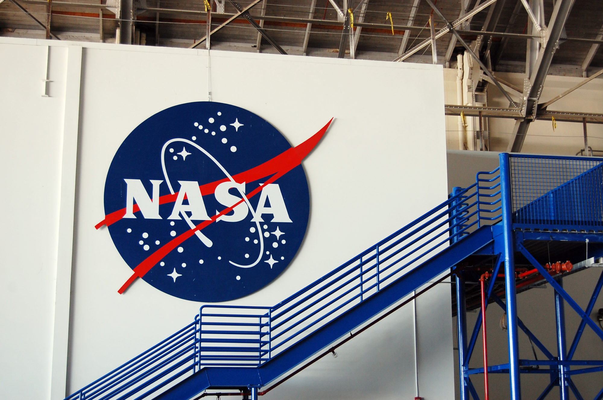 Un hangar de la Nasa. // Source : Todd Lappin Un hangar de la Nasa. // Source : Todd Lappin