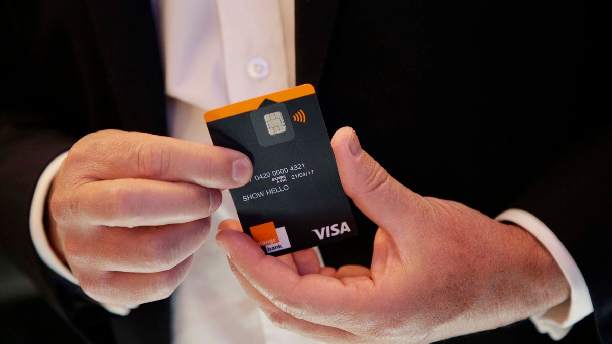 Une carte bancaire Orange Bank. // Source : Laurent Chamussy/SIPA/Orange Une carte bancaire Orange Bank. // Source : Laurent Chamussy/SIPA/Orange