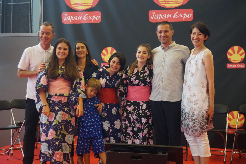 La famille Minuscule au grand complet, accompagnée de Pascale Oba et Damien Dome, créateurs de Cent Dix. La famille Minuscule au grand complet, accompagnée de Pascale Oba et Damien Dome, créateurs de Cent Dix.