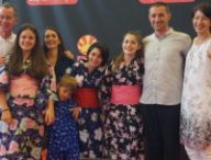 La famille Minuscule au grand complet, accompagnée de Pascale Oba et Damien Dome, créateurs de Cent Dix.
