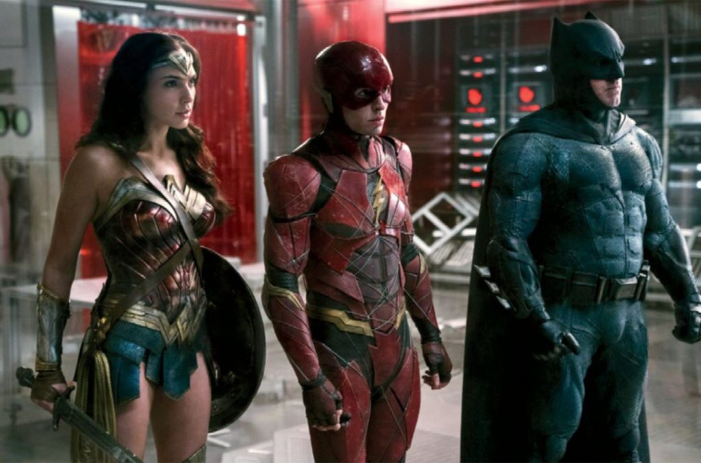 Nouvelle image de Justice League, réunissant Flash (Ezra Miller), Wonder Woman (Gal Gadot) et Batman (Ben Affleck). Nouvelle image de Justice League, réunissant Flash (Ezra Miller), Wonder Woman (Gal Gadot) et Batman (Ben Affleck).