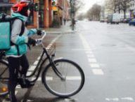 Livreuse Deliveroo / CC. AJW
