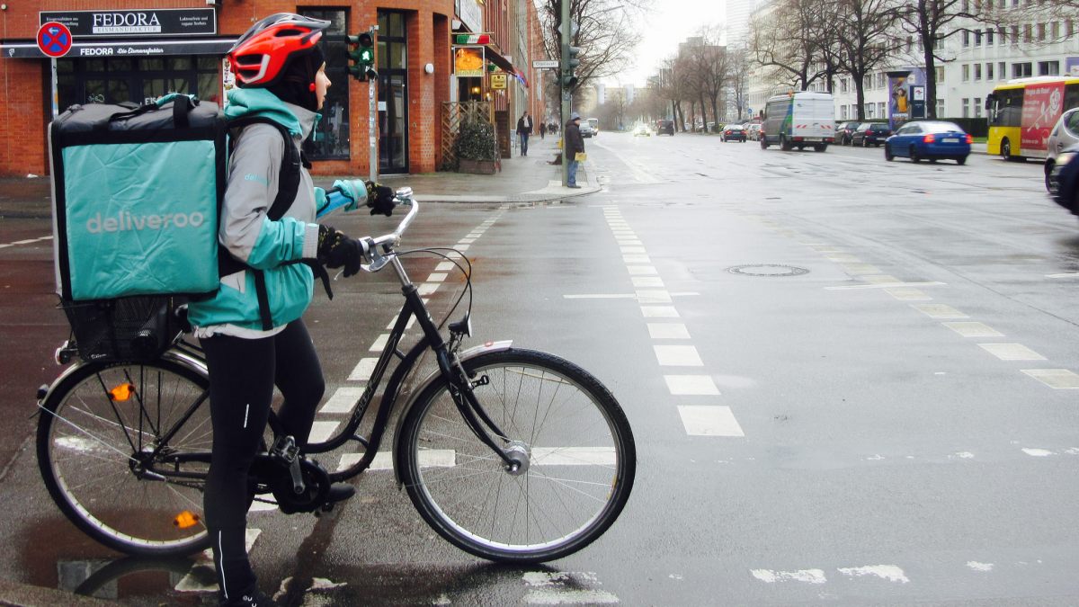 Livreuse Deliveroo / CC. AJW Livreuse Deliveroo / CC. AJW