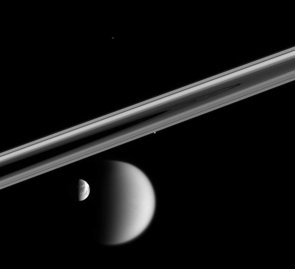 (c) NASA/JPL/Space Science Institute (c) NASA/JPL/Space Science Institute