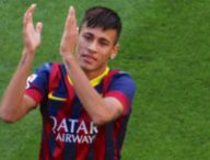 https://upload.wikimedia.org/wikipedia/commons/2/22/Neymar_Barcelona_presentation_1.jpg