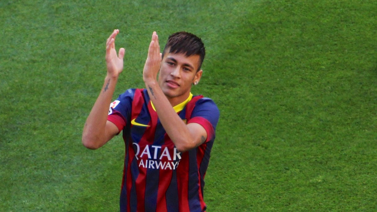 https://upload.wikimedia.org/wikipedia/commons/2/22/Neymar_Barcelona_presentation_1.jpg https://upload.wikimedia.org/wikipedia/commons/2/22/Neymar_Barcelona_presentation_1.jpg