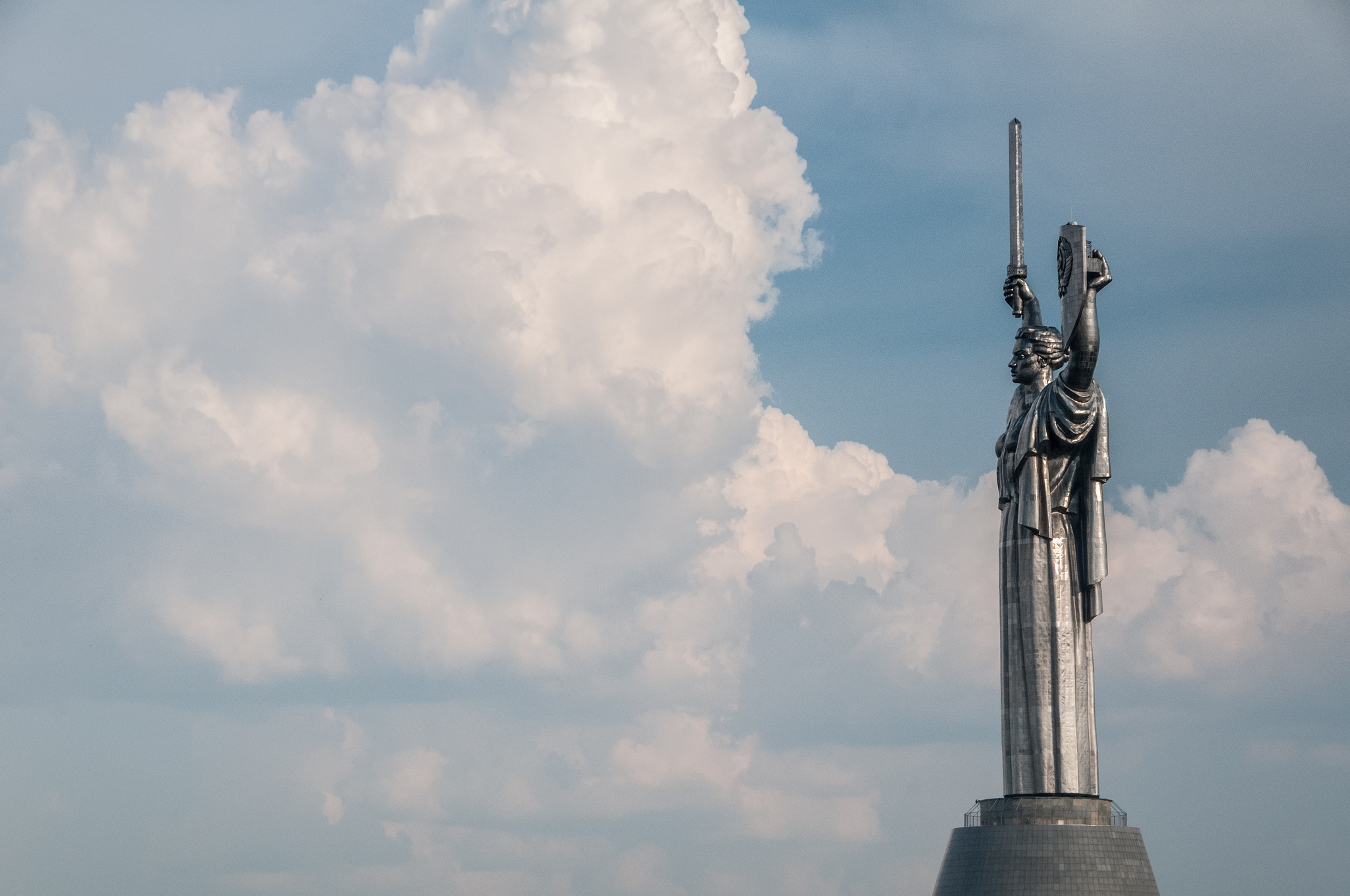 La statue de la Mère-Patrie, Батьківщина-Мати, Kiev, 2013 / CC. Kamil Porembinski La statue de la Mère-Patrie, Батьківщина-Мати, Kiev, 2013 / CC. Kamil Porembinski