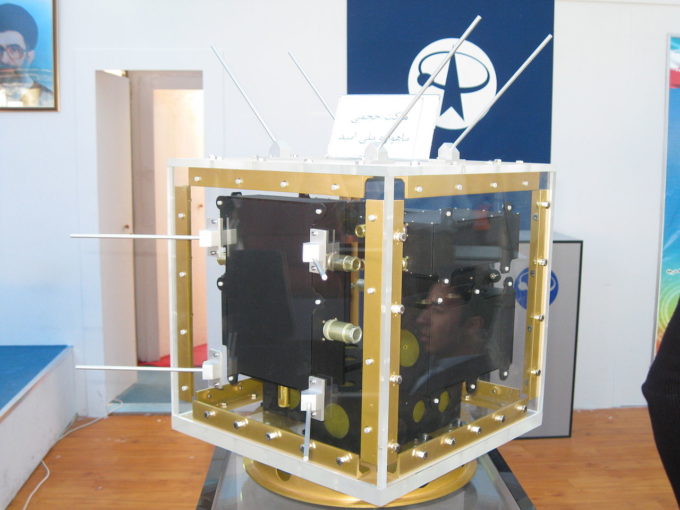 Omid, le premier satellite iranien lancé en 2002. CC Mardetanha Omid, le premier satellite iranien lancé en 2002. CC Mardetanha