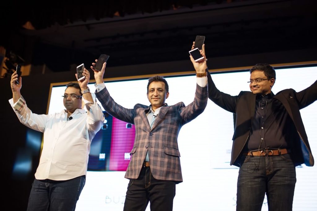 mr-sharad-mehrotra-in-the-centre-co-founder-hyve-mobility-launching-the-two-news-smartphones-buzz-and-storm mr-sharad-mehrotra-in-the-centre-co-founder-hyve-mobility-launching-the-two-news-smartphones-buzz-and-storm