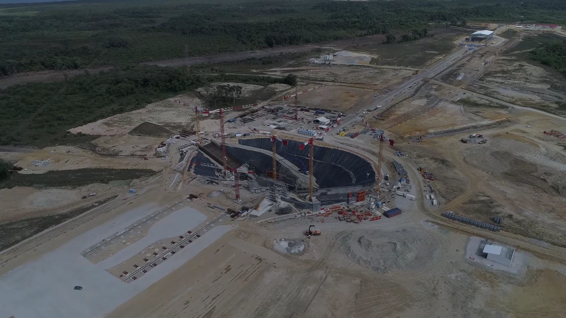 Kourou, le Centre Spatial Guyanais. Kourou, le Centre Spatial Guyanais.