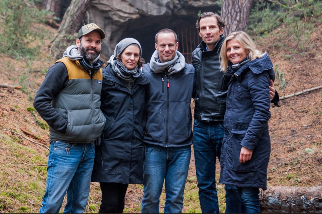 De gauche à droite : Baran bo Odar, Jantje Friese, Eric Barmack, Quirin Berg, Justyna Muesch / Julia Terjung pour Netflix
De gauche à droite : Baran bo Odar, Jantje Friese, Eric Barmack, Quirin Berg, Justyna Muesch / Julia Terjung pour Netflix
