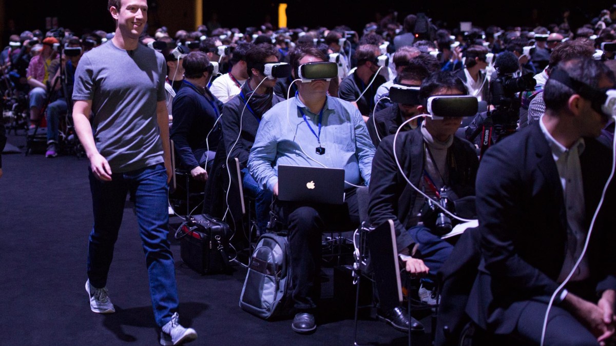 Zuckerberg lors de son intervention au MWC 2016. Zuckerberg lors de son intervention au MWC 2016.