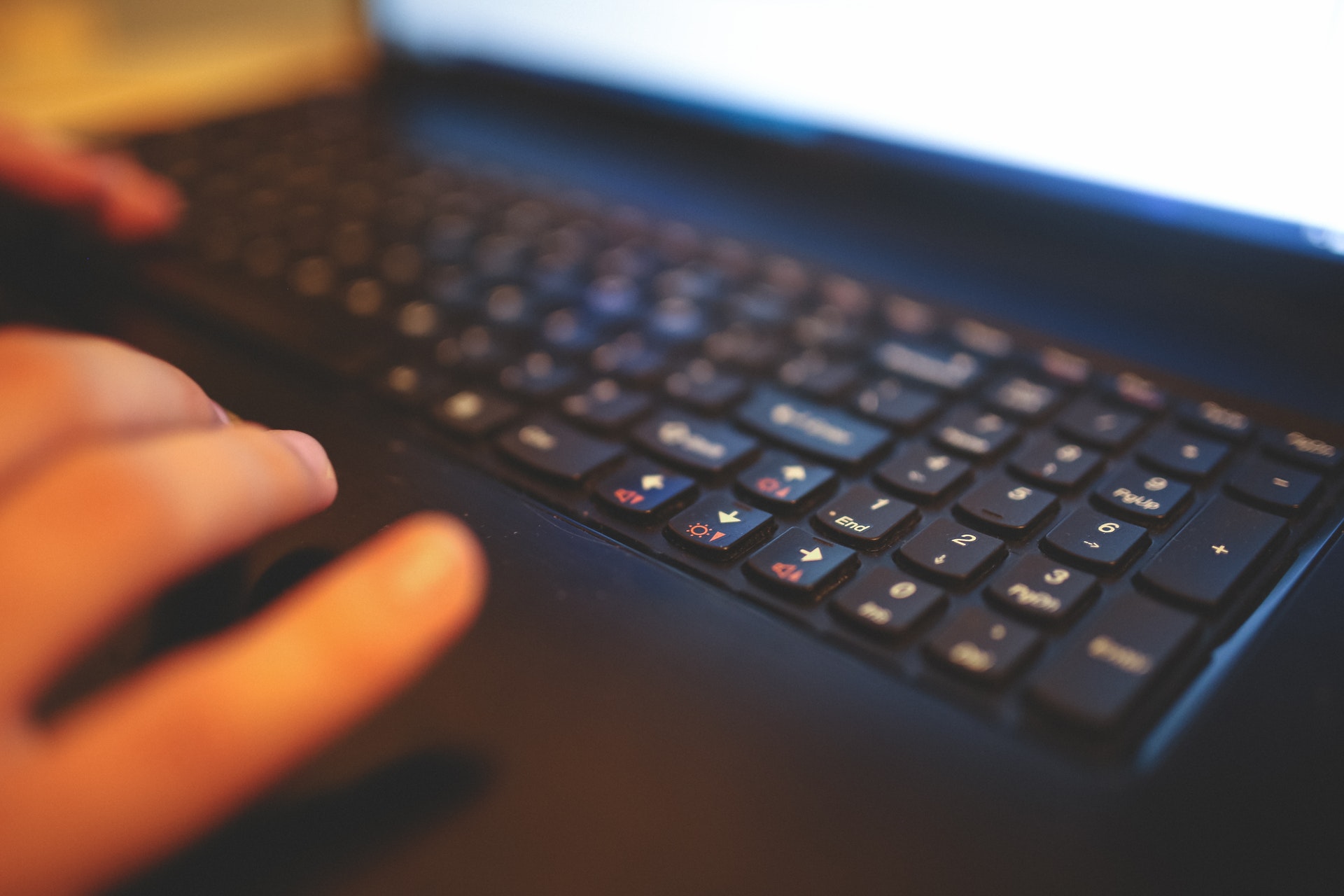 clavier-main clavier-main