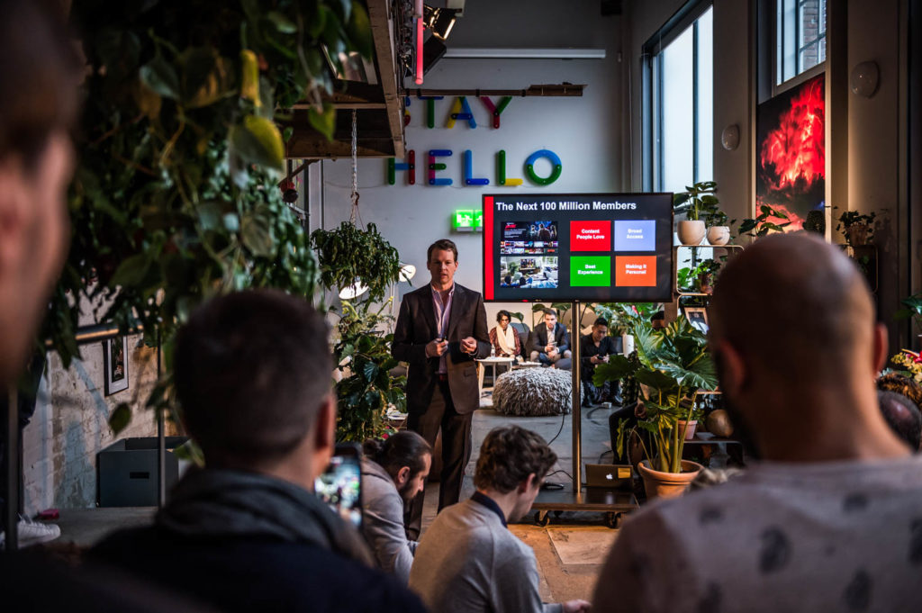 Devant les journalistes européens, Greg Peters, Chef Produit détaille la stratégie technologique de Netflix / Netflix Devant les journalistes européens, Greg Peters, Chef Produit détaille la stratégie technologique de Netflix / Netflix
