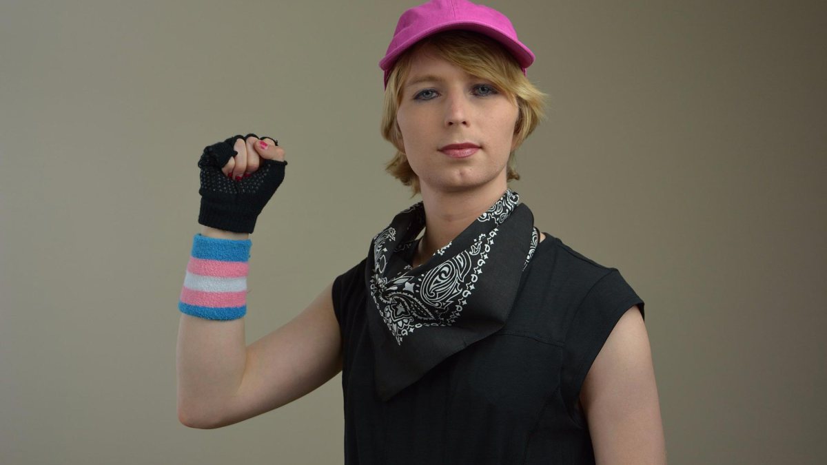 chelsea-manning-fist-2100 chelsea-manning-fist-2100