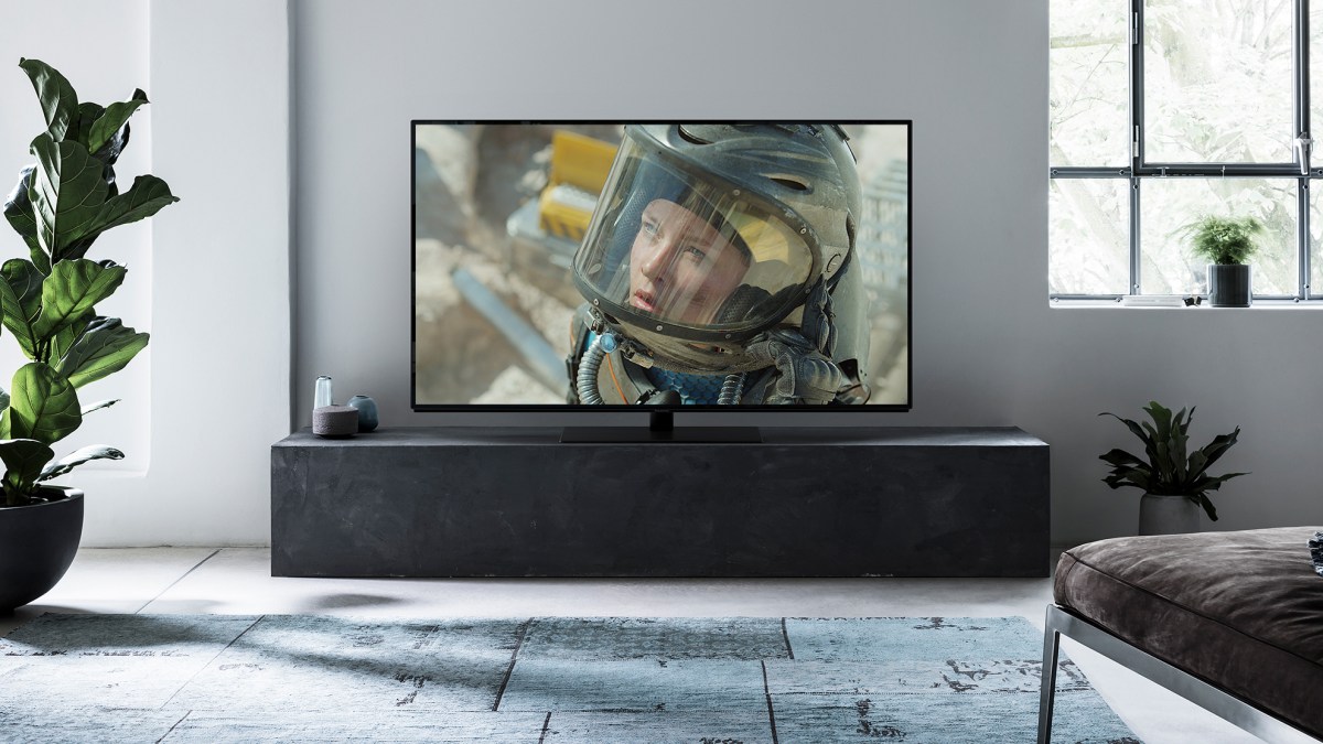 panasonic-oled-tv-fz800-lifestyle panasonic-oled-tv-fz800-lifestyle