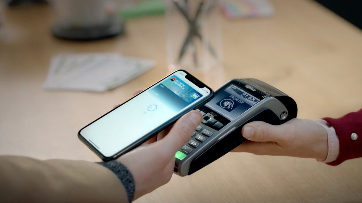 À son lancement Apple Pay comptait la Banque Populaire et la Société Générale dans ses partenaires // Source : Apple À son lancement Apple Pay comptait la Banque Populaire et la Société Générale dans ses partenaires // Source : Apple