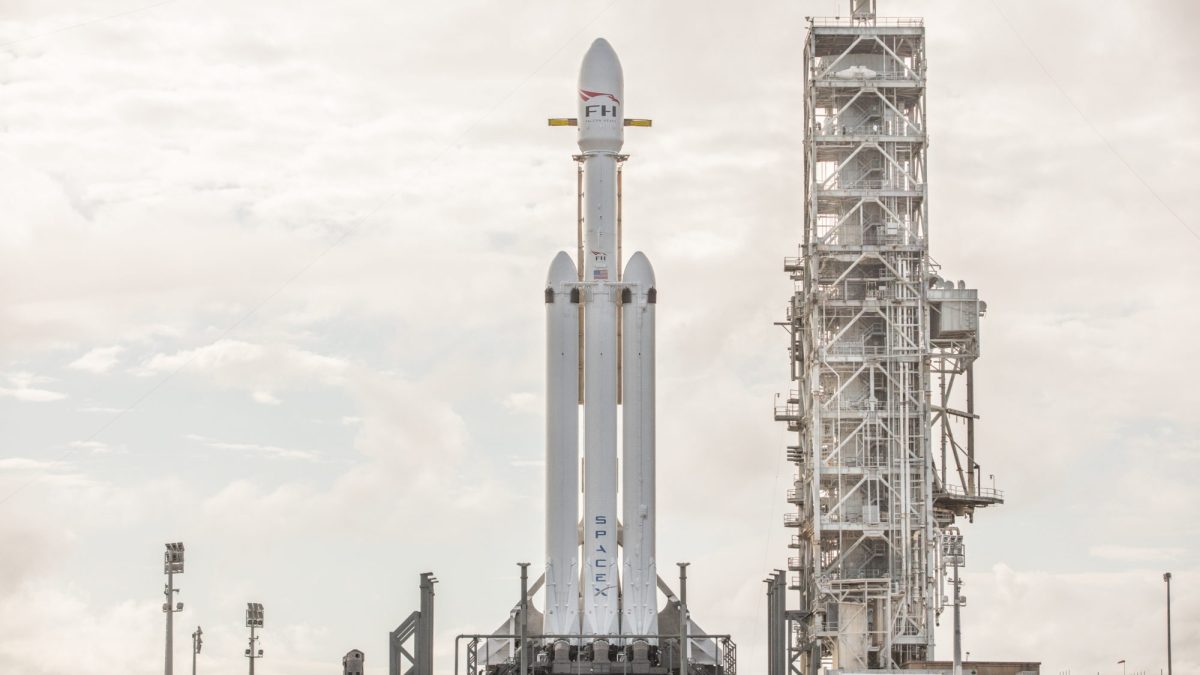 Le Falcon Heavy. // Source : SpaceX Le Falcon Heavy. // Source : SpaceX