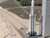 La Falcon Heavy sur son pas de tir. // Source : SpaceX