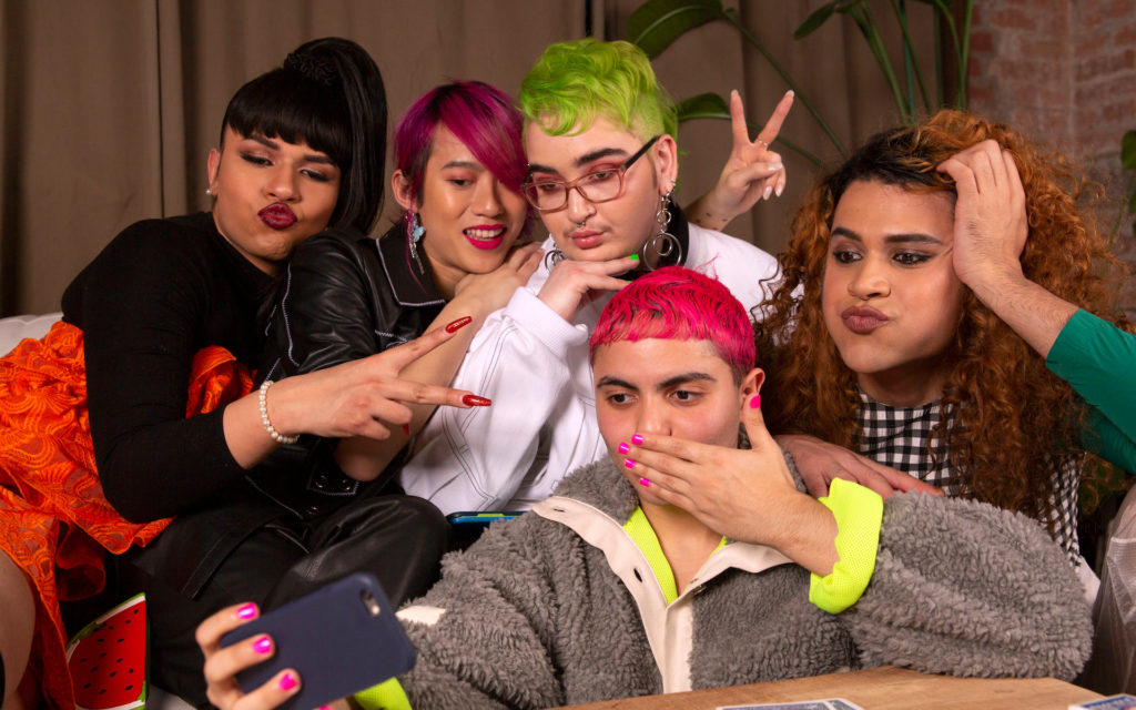Un selfie de groupe. // Source : Broadly/CC/The Gender Spectrum Collection (photo recadrée) Un selfie de groupe. // Source : Broadly/CC/The Gender Spectrum Collection (photo recadrée)