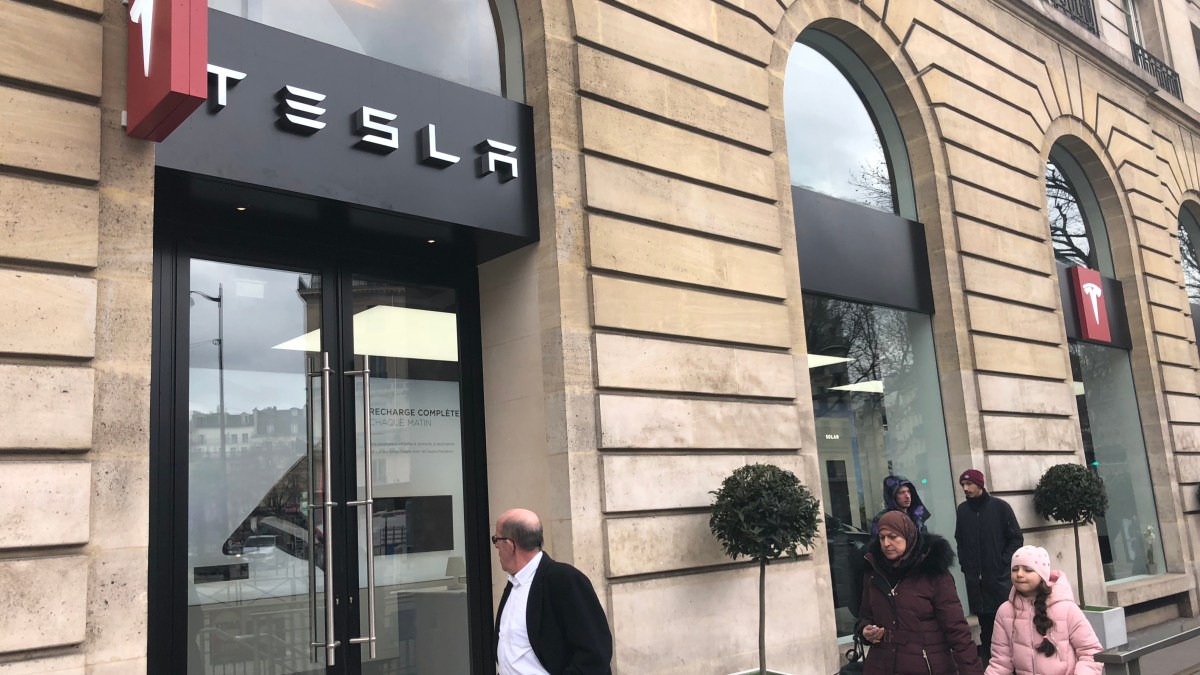 Boutique Tesla à Paris // Source : Numerama Boutique Tesla à Paris // Source : Numerama