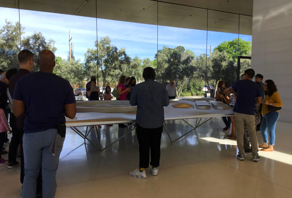 apple_park_visitor_center3