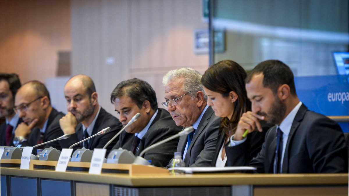 Les membres de la commission parlementaire. // Source : Dimitris Avramopoulos Les membres de la commission parlementaire. // Source : Dimitris Avramopoulos