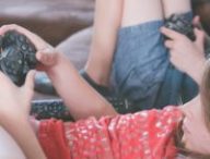 gaming-girl-kids-1103555