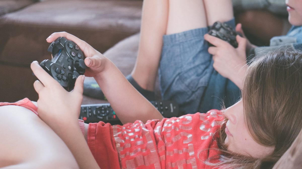 gaming-girl-kids-1103555 gaming-girl-kids-1103555
