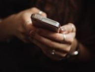 Les adolescents ont leur propre langage, pas toujours simple à déchiffrer. // Source : CC Pxhere