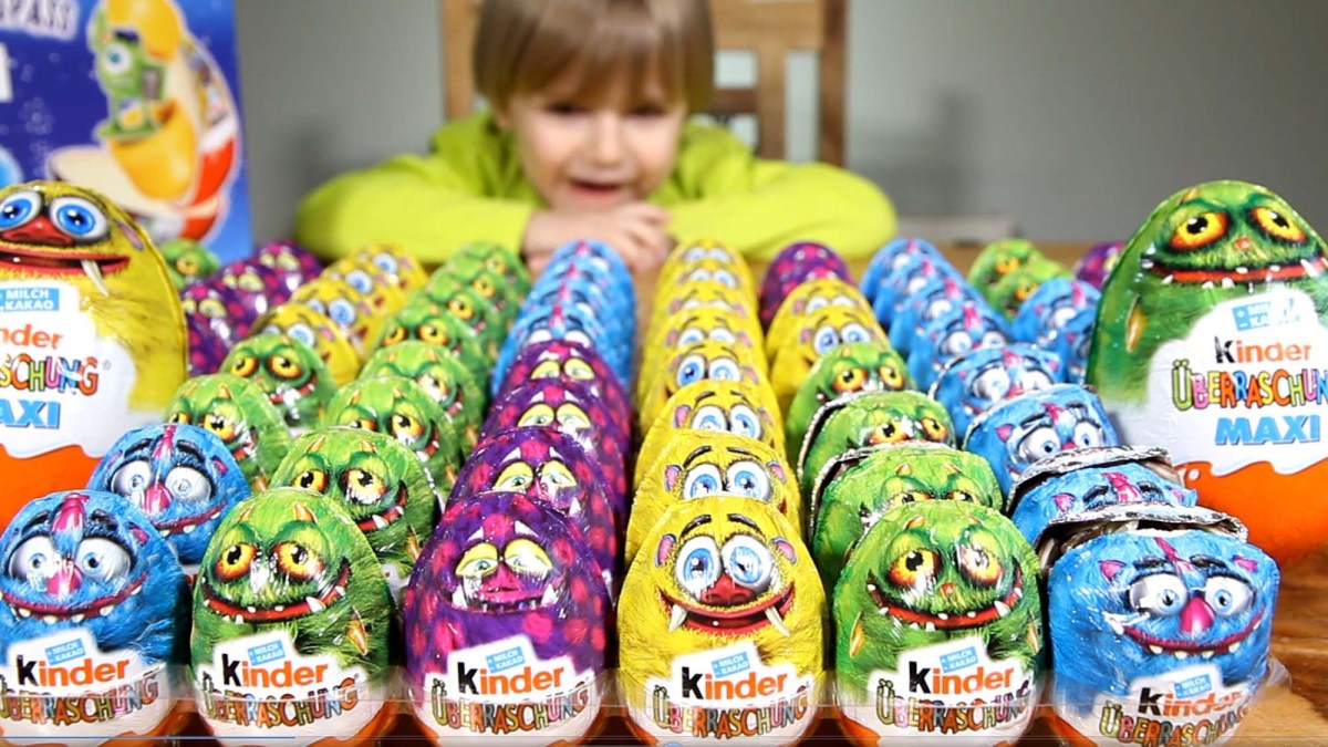 Des kinders à déballer ! // Source : Kids Toys Channel USA Des kinders à déballer ! // Source : Kids Toys Channel USA
