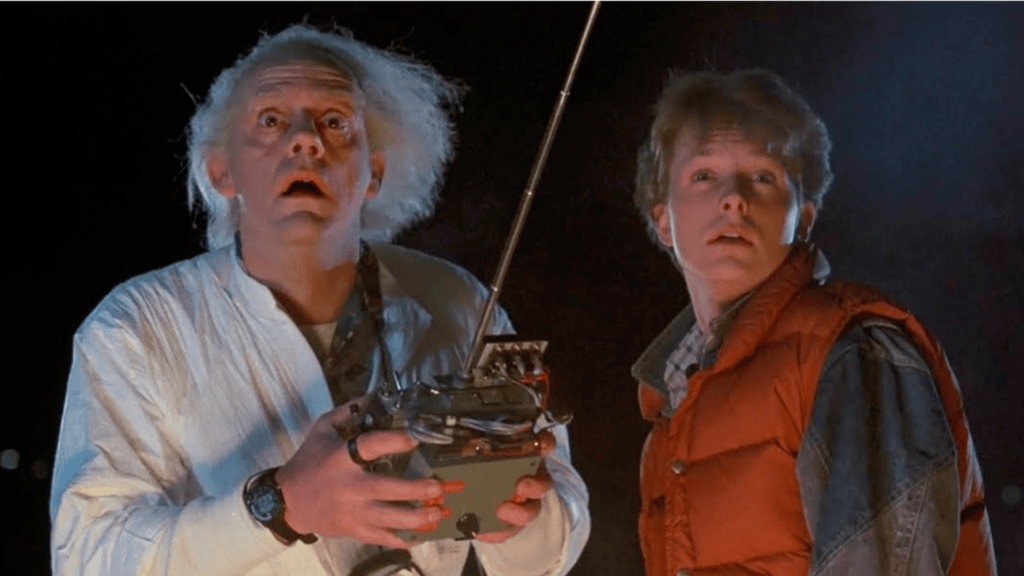Une part de l'intrigue de Retour vers le Futur repose aussi sur les étrangetés possibles du voyage dans le temps. // Source : Film de Robert Zemeckis Une part de l'intrigue de Retour vers le Futur repose aussi sur les étrangetés possibles du voyage dans le temps. // Source : Film de Robert Zemeckis