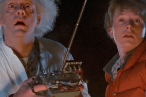 Une part de l'intrigue de Retour vers le Futur repose aussi sur les étrangetés possibles du voyage dans le temps. // Source : Film de Robert Zemeckis Une part de l'intrigue de Retour vers le Futur repose aussi sur les étrangetés possibles du voyage dans le temps. // Source : Film de Robert Zemeckis