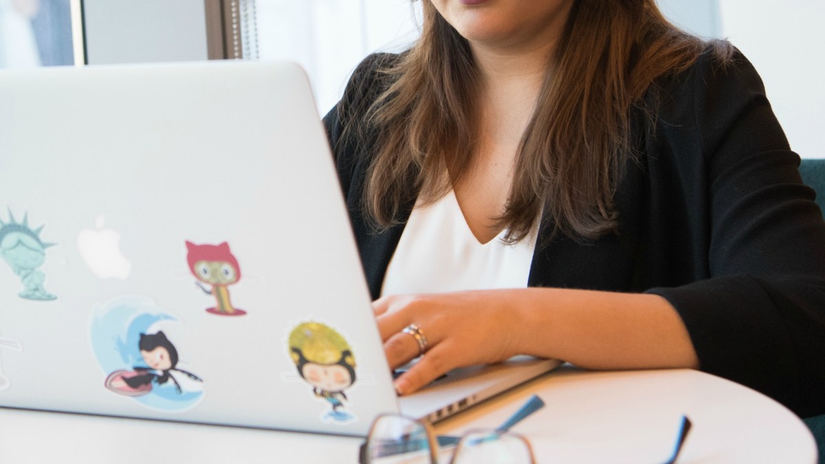 Photo d'illustration d'une personne bien trop âgée pour regarder les résultats du Bac et probablement américaine mais que voulez-vous. Photo d'illustration d'une personne bien trop âgée pour regarder les résultats du Bac et probablement américaine mais que voulez-vous.